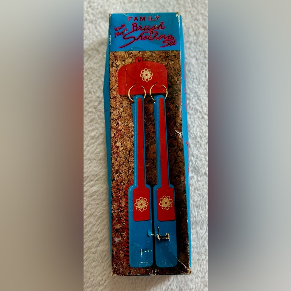 Vtg Jaoan Family Brush n Shoehorn Set With Wall Plaque and Box Retro
